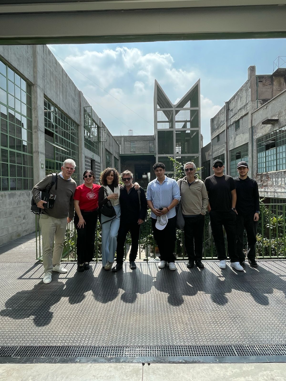 Equipo de Estudiantes y Profesores viajan a México tras ganar el concurso Pieles Arquitectónicas Woodarch 2024